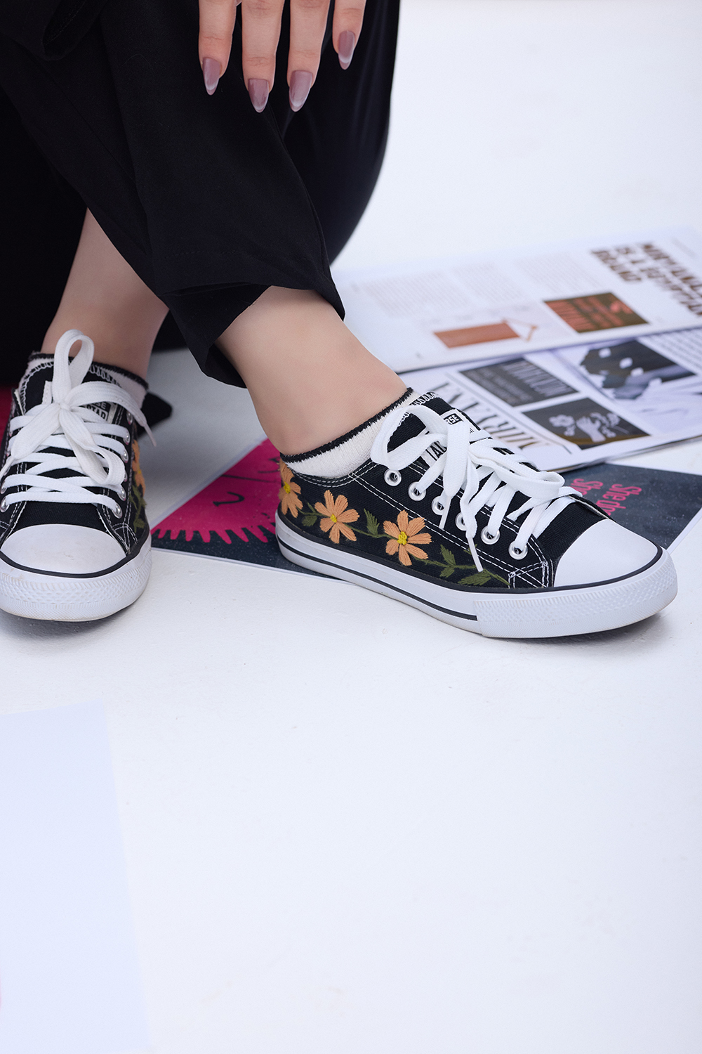 SG__4614 Mira Ember Petals – Black Soul